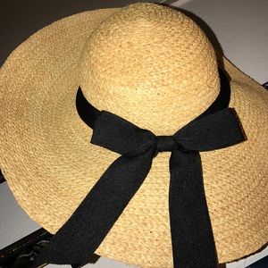 Floppy sun hat with bow